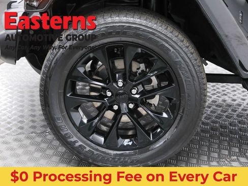 Used 2021 Jeep Wrangler Unlimited Sahara w/ Cold Weather Group AWD/4WD image 33