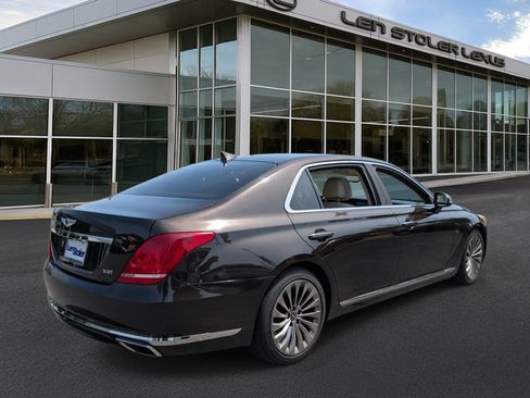 Used 2018 Genesis G90 3.3T Premium RWD image 3