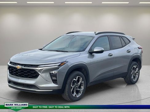 Used 2024 Chevrolet Trax LT w/ Driver Confidence Package image 6