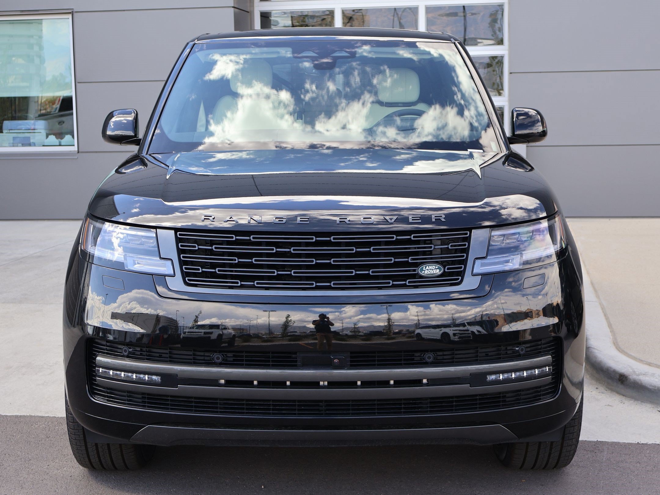 New 2027 Land Rover Range Rover Long Wheelbase SE AWD/4WD image 2