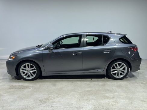Used 2017 Lexus CT 200h w/ Navigation System Package image 4