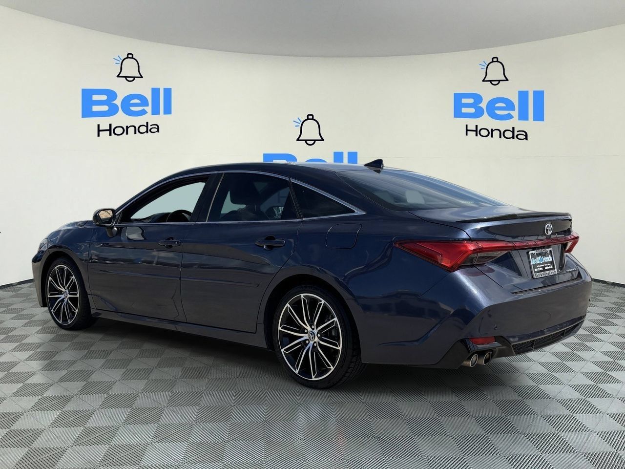 Used 2019 Toyota Avalon Touring w/ Advanced Safety Package FWD image 3