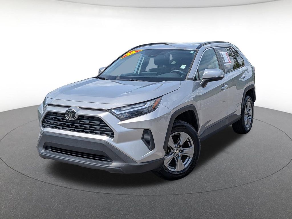 Used 2022 Toyota RAV4 XLE w/ Convenience Package FWD image 1