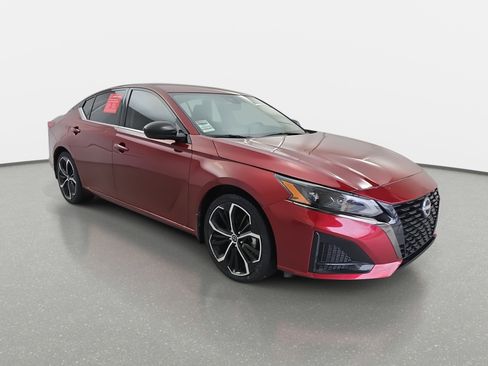 Certified 2023 Nissan Altima 2.5 SR image 3