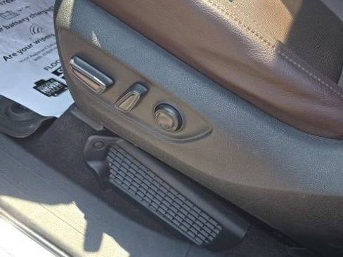 Used 2023 Toyota Sienna Platinum FWD image 11