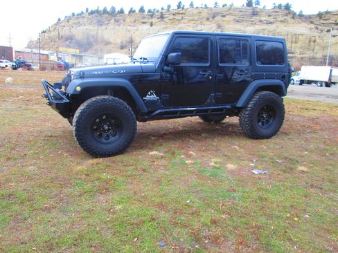 Used 2015 Jeep Wrangler Unlimited Rubicon image 6