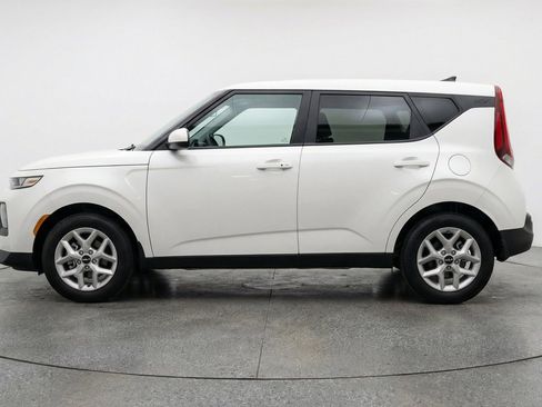 Used 2025 Kia Soul LX w/ LX Technology Package FWD image 5