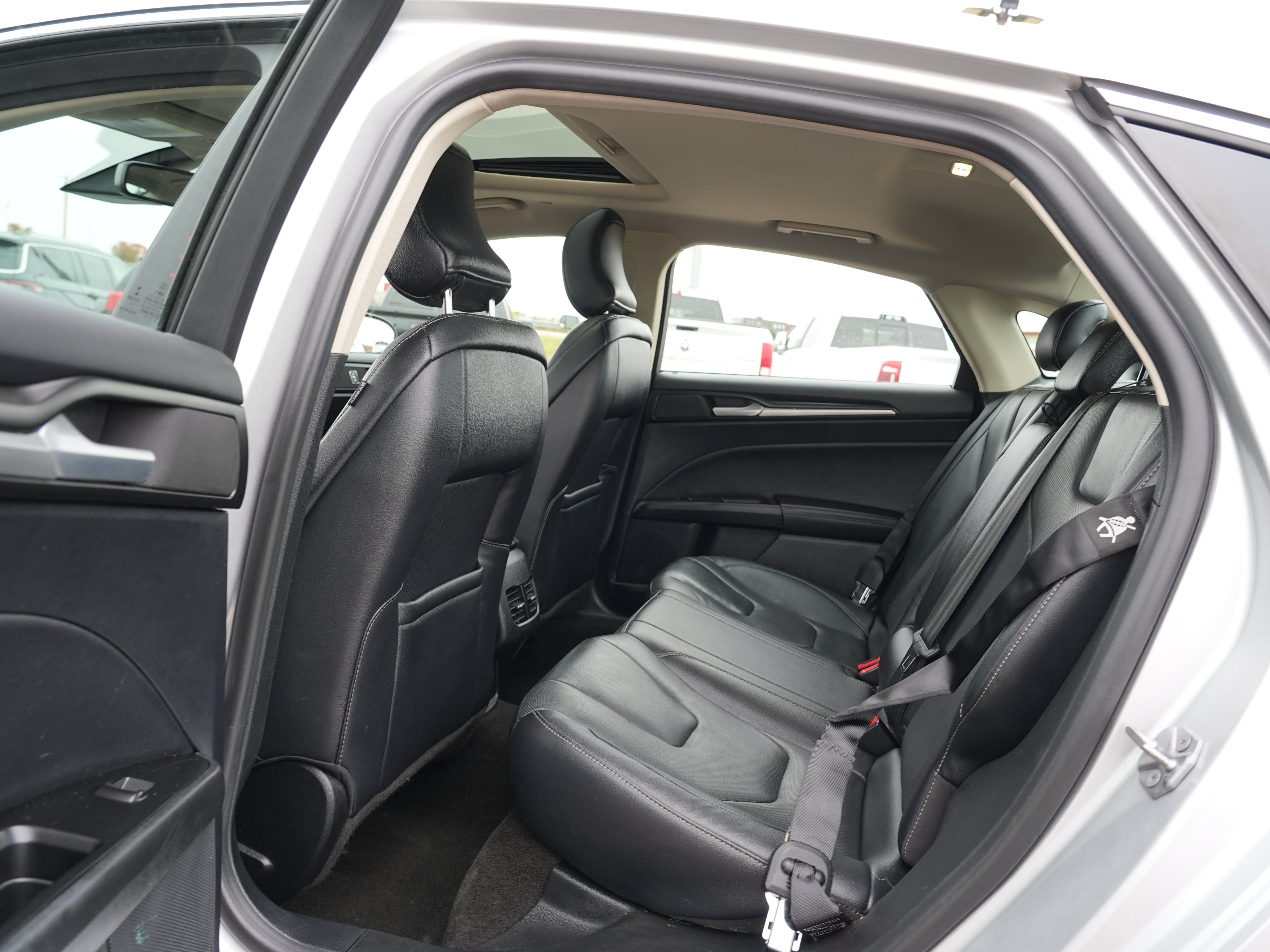 Used 2019 Ford Fusion Titanium FWD image 19