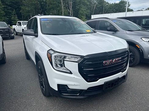 Certified 2023 GMC Terrain SLE w/ Driver Convenience Package AWD/4WD image 3