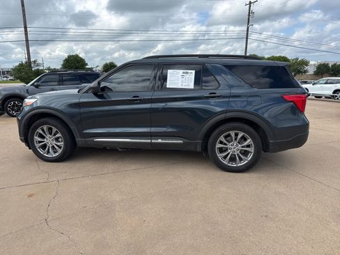 Used 2022 Ford Explorer XLT w/ Equipment Group 202A RWD image 4
