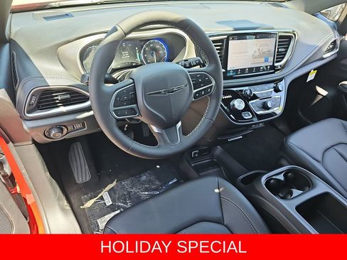 New 2025 Chrysler Pacifica Select image 17