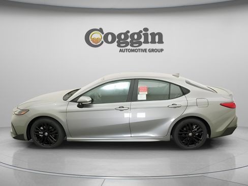 New 2026 Toyota Camry SE FWD image 5