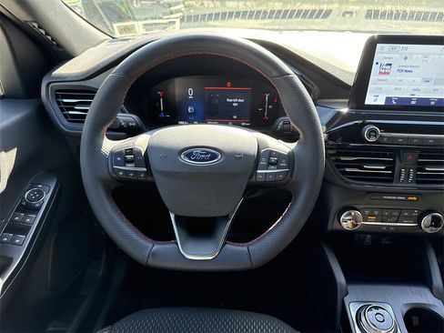 Used 2025 Ford Escape ST-Line image 13
