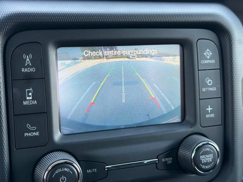 Used 2019 Jeep Wrangler Sport AWD/4WD image 18