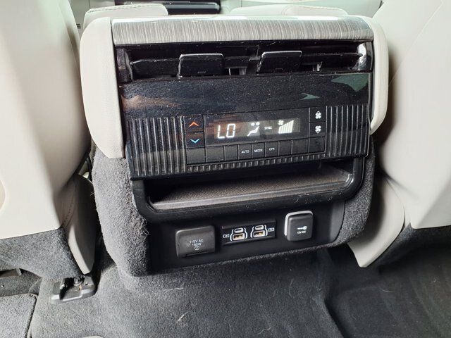 Used 2022 Jeep Wagoneer Series II AWD/4WD image 18