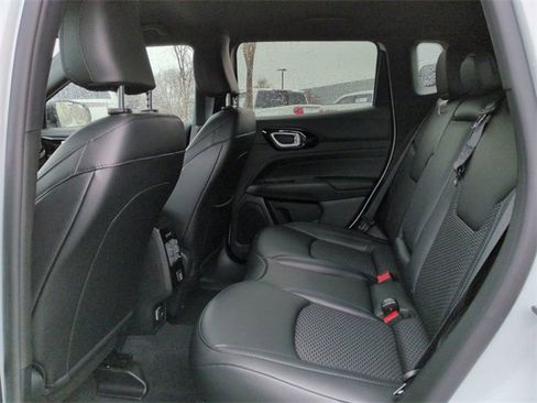 New 2026 Jeep Compass Latitude image 13
