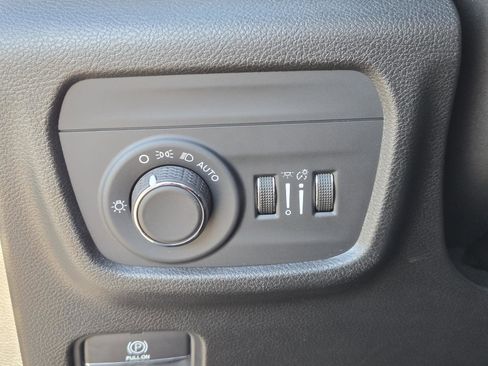 Certified 2023 Jeep Grand Cherokee Altitude image 19