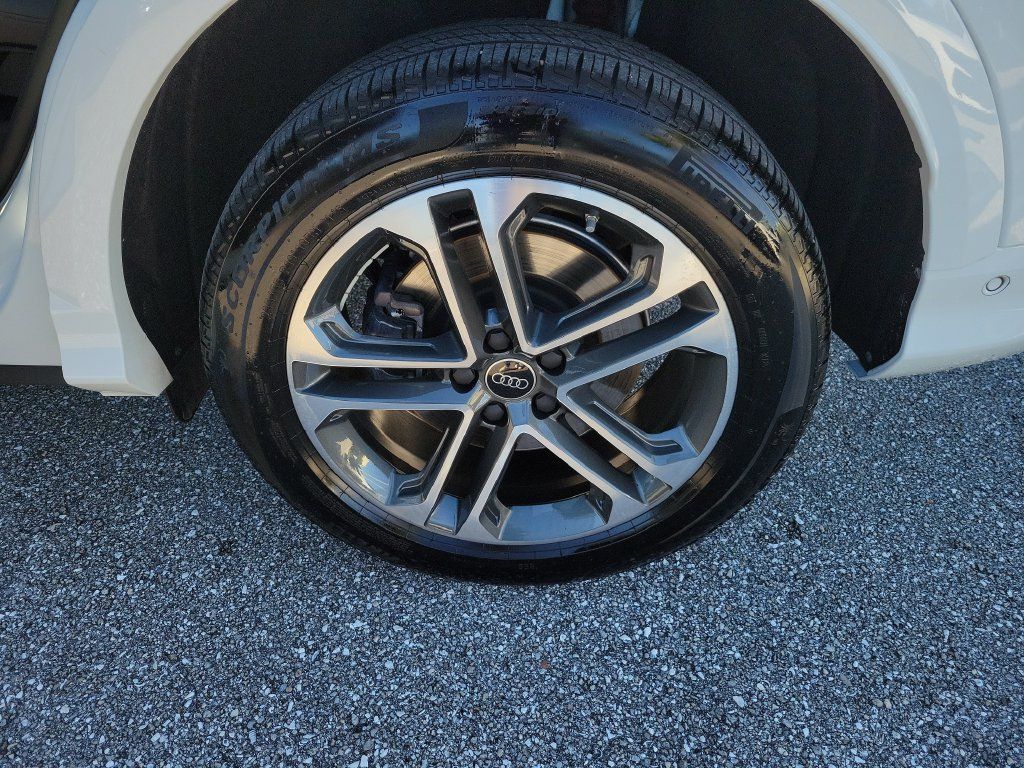 Used 2025 Audi Q5 Premium w/ Convenience Package AWD/4WD image 29