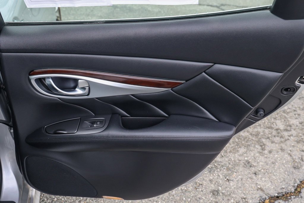 Used 2019 INFINITI Q70 Luxe AWD/4WD image 20