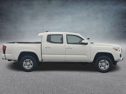 Used 2022 Toyota Tacoma SR image 4