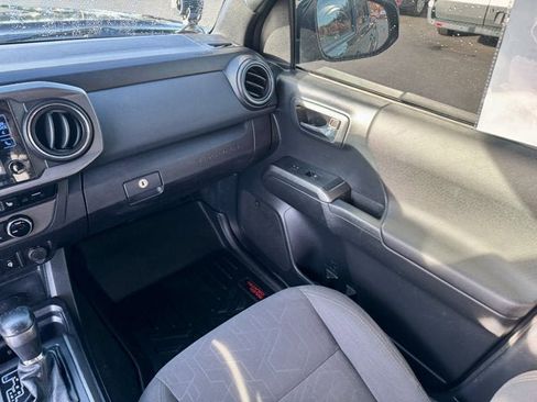 Used 2017 Toyota Tacoma TRD Off-Road image 21