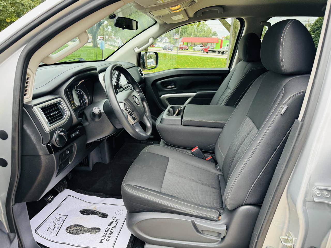 Used 2018 Nissan Titan SV AWD/4WD image 11