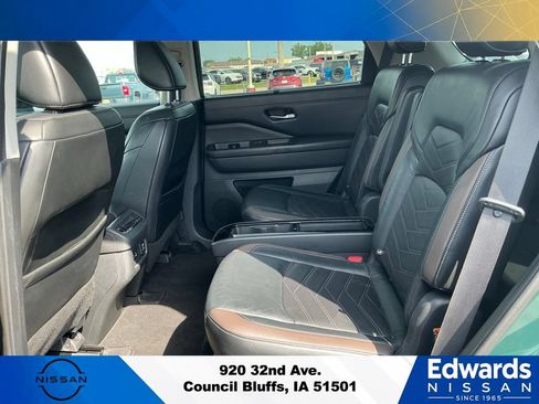 Used 2022 Nissan Pathfinder Platinum w/ Lighting Package (N93) AWD/4WD image 17