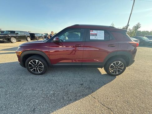 Used 2025 Chevrolet TrailBlazer LT AWD/4WD image 2