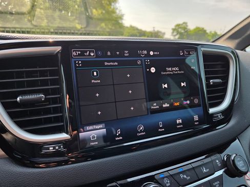 Used 2025 Chrysler Pacifica Select FWD image 18