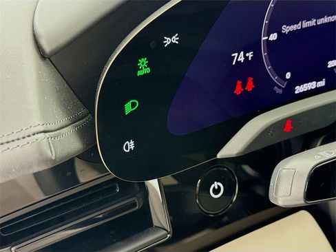 Used 2022 Porsche Taycan image 15