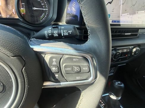 Used 2025 Jeep Wrangler Unlimited Sahara AWD/4WD image 23