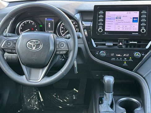 Used 2024 Toyota Camry SE image 15