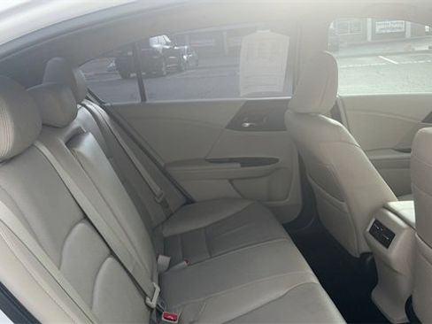 Used 2017 Honda Accord EX-L image 30