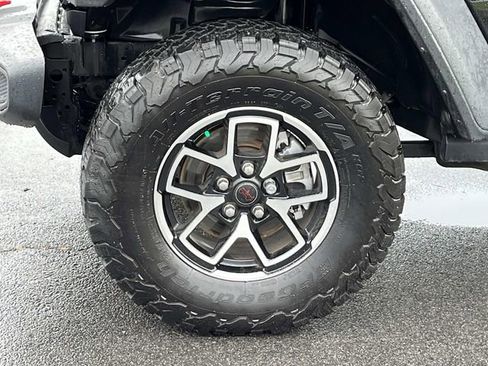 Used 2025 Jeep Wrangler Unlimited Rubicon AWD/4WD image 11