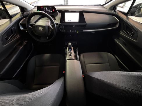 Used 2025 Toyota Prius LE image 34
