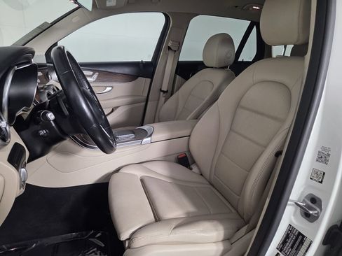 Used 2022 Mercedes-Benz GLC 300 4MATIC w/ Premium Package Lite image 10