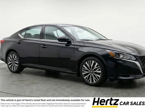 Used 2025 Nissan Altima 2.5 SV image 1