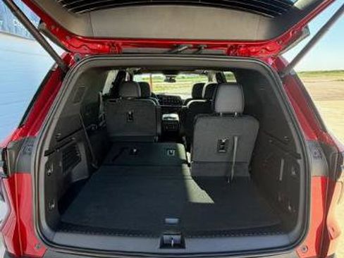New 2026 Chevrolet Traverse LT w/ Sun and Wheel Package FWD image 13