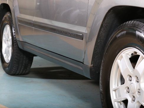 Used 2007 Jeep Grand Cherokee Laredo AWD/4WD image 16