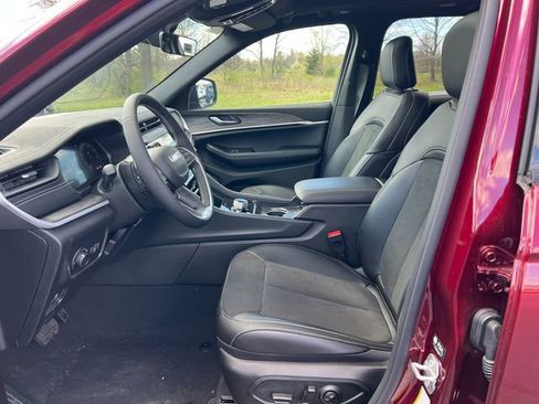 New 2026 Jeep Grand Cherokee Altitude AWD/4WD image 4
