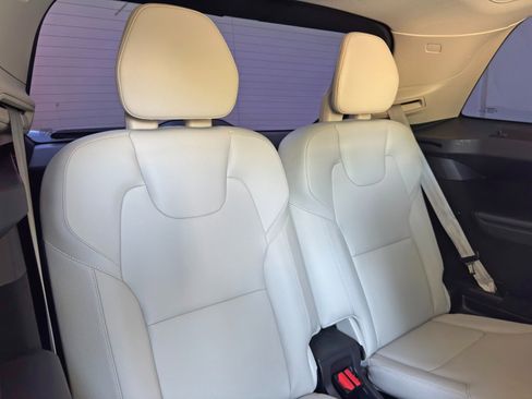 Used 2023 Volvo XC90 B6 Plus image 38