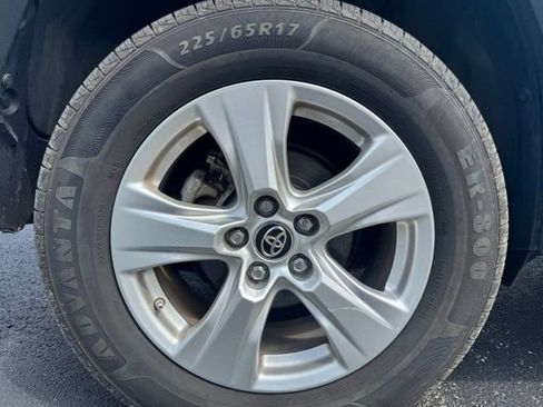 Used 2019 Toyota RAV4 LE w/ Carpet Mat Package AWD/4WD image 10