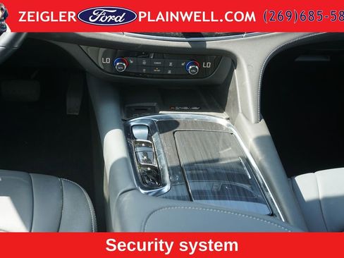 Used 2024 Buick Enclave Essence w/ Experience Buick Package AWD/4WD image 17