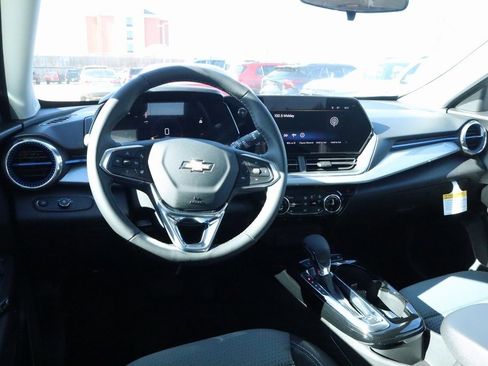 New 2026 Chevrolet Trax LT w/ Sunroof Package image 2