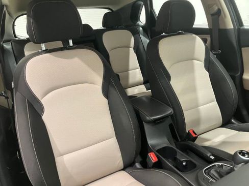 Used 2018 Hyundai Elantra GT image 39