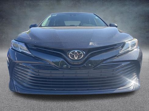 Used 2020 Toyota Camry LE FWD image 9