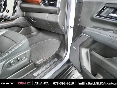 Used 2025 GMC Yukon Denali AWD/4WD image 24