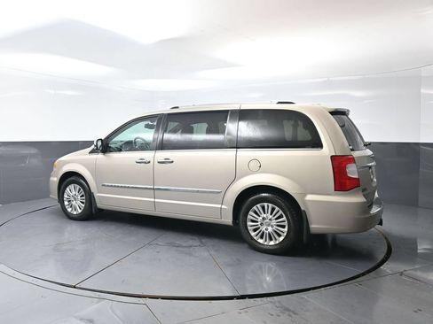 Used 2015 Chrysler Town & Country Limited Platinum w/ Trailer Tow Group FWD image 7