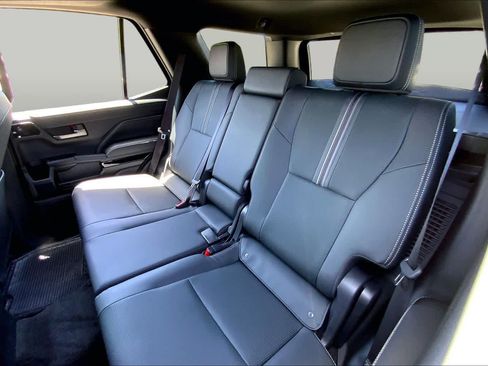 Used 2025 Toyota 4Runner Limited AWD/4WD image 21
