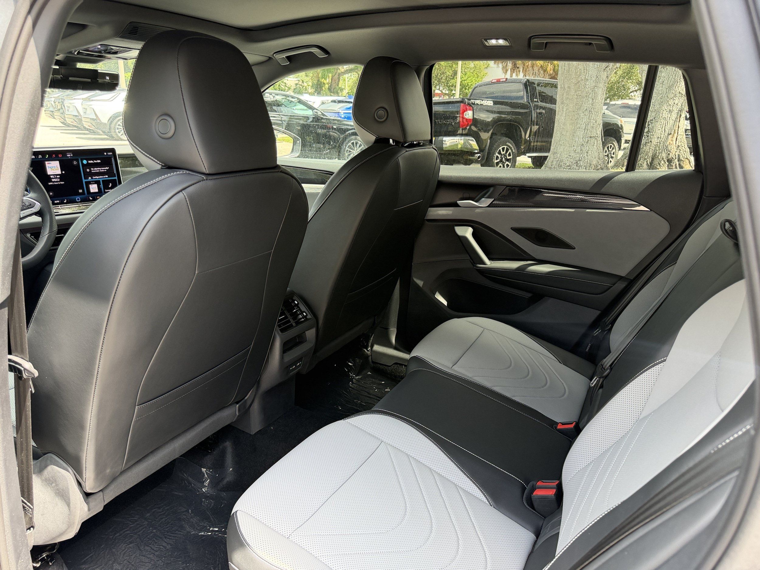 New 2026 Volkswagen Tiguan SE R-Line FWD image 18